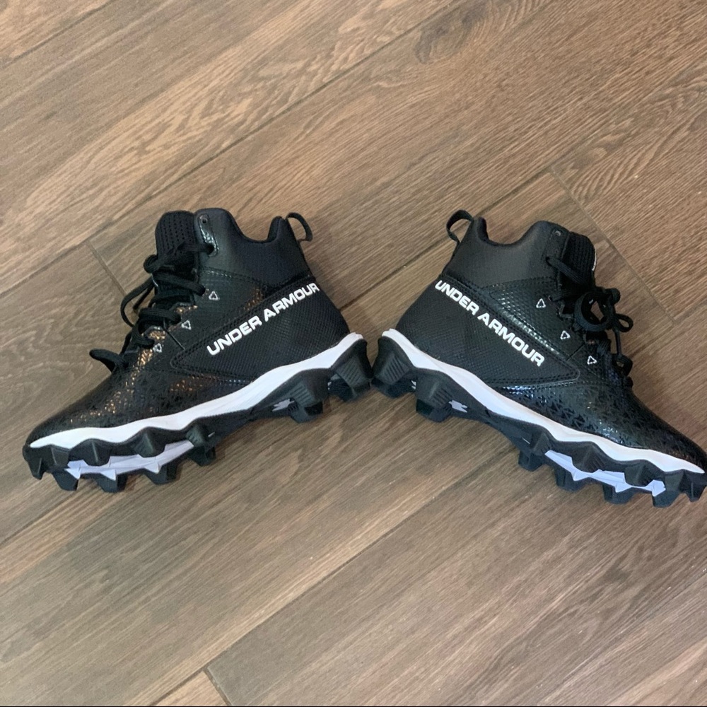 Youth 3.5 Football Cleats in 🌱 mint condition - Picture 3 of 7